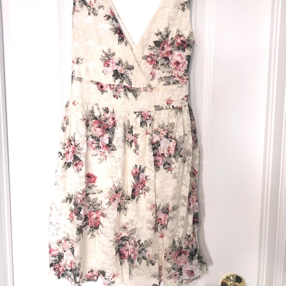 Floral lace summer dress - Picture 2 of 2